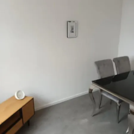 Apartment Robert Still